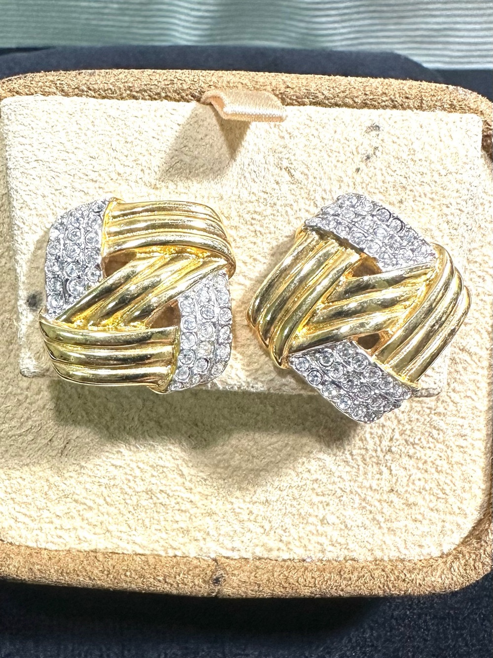 Vtg: SWAROVSKI (🦢) Crystal Pierced Earrings